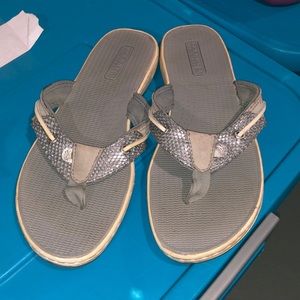 Sperry sandals size 9.5M gently worn silver grey flip flop